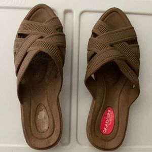 Okabashi Women’s Criss Cross Sandal